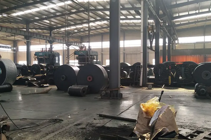 Proceso de producción de cintas transportadoras de caucho